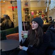 Soy Educadora infantil y azafata de vuelo, por lo que tengo un gran conocimiento de la lengua inglesa.